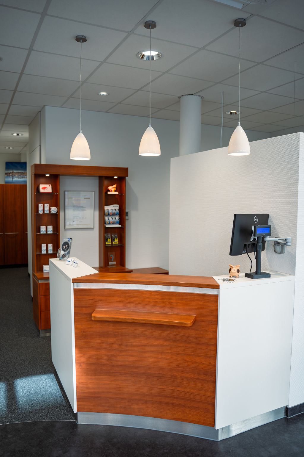 Empfangsbereich von Hörgeräte Kersten Flensburg mit moderner Einrichtung und persönlichem Service