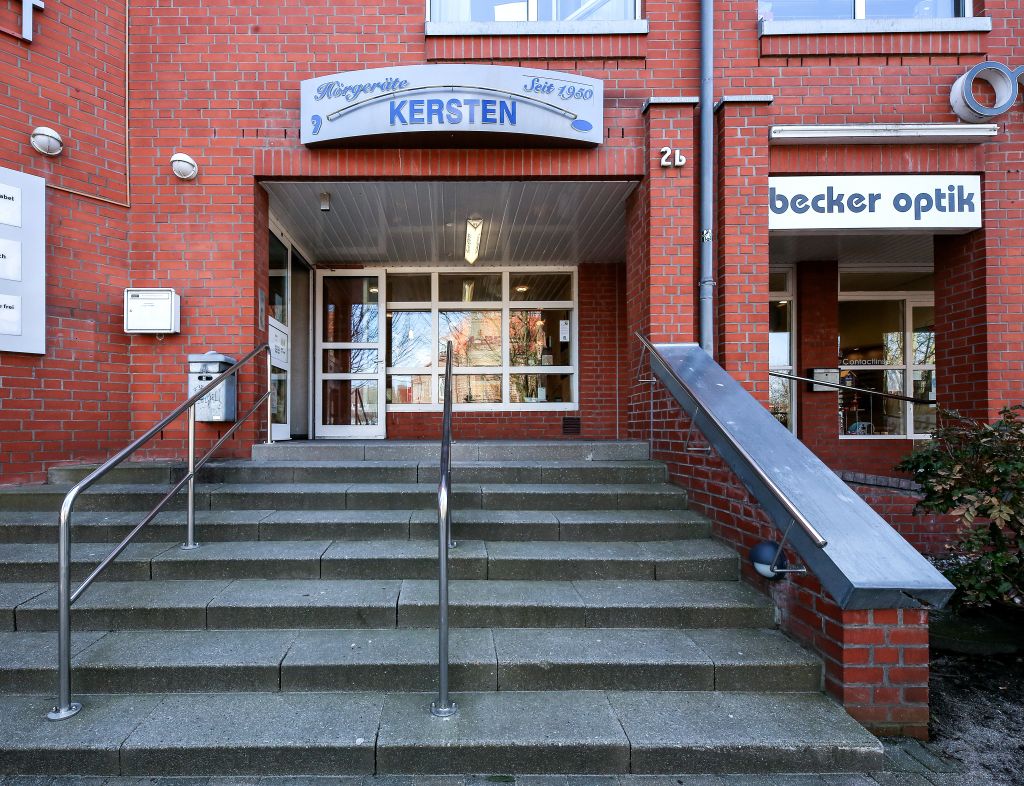 Außenansicht der Hörgeräte Kersten Filiale Stockelsdorf – zentral gelegen und gut erreichbar