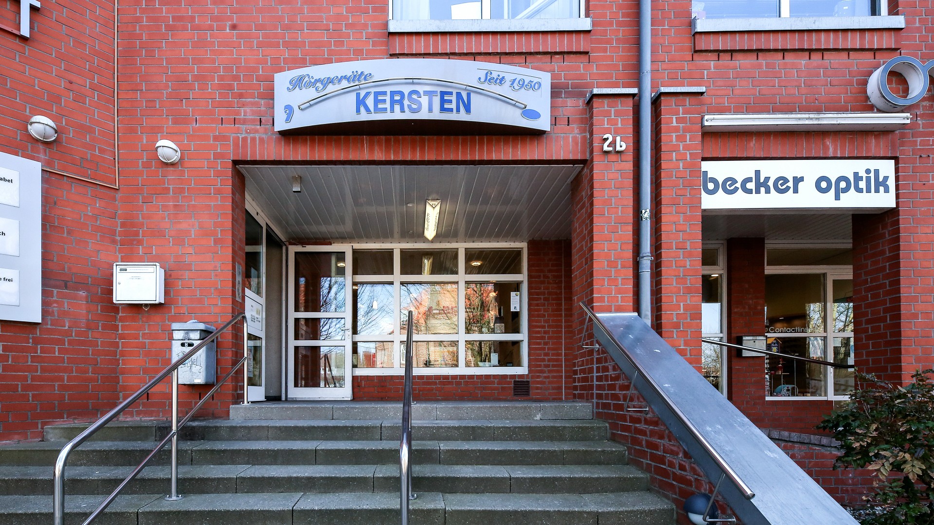 Außenansicht der Hörgeräte Kersten Filiale Stockelsdorf – zentral gelegen und gut erreichbar