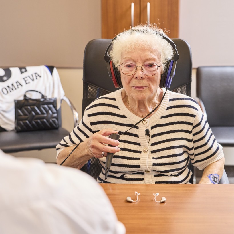 service_kostenloser-hoertest_oma-eva_hoergeraete-kersten